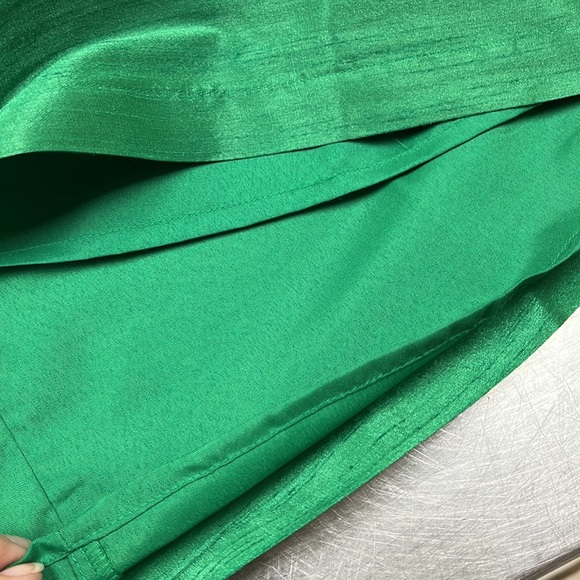 Beautiful Crown & Ivy Ruffle Neckline Blouse - Picture 7 of 8